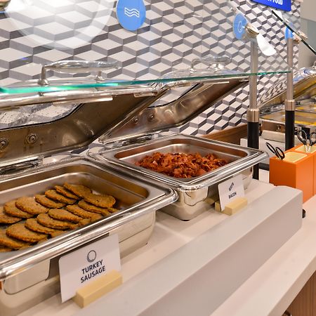 Holiday Inn Express & Suites Vaughan-Southwest By Ihg Bagian luar foto