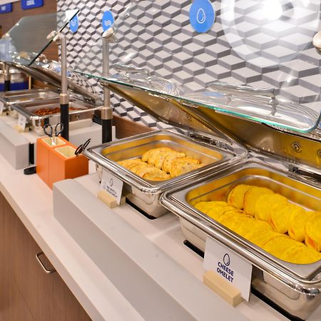 Holiday Inn Express & Suites Vaughan-Southwest By Ihg Bagian luar foto