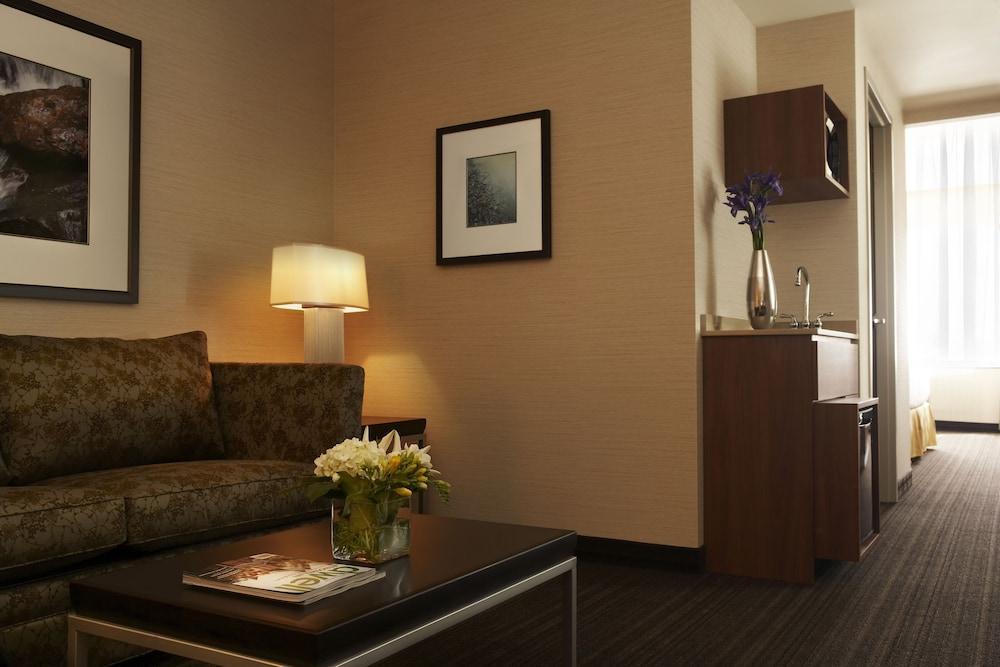 Holiday Inn Express & Suites Vaughan-Southwest By Ihg Bagian luar foto