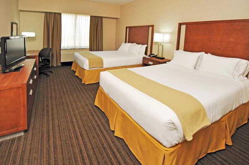 Holiday Inn Express & Suites Vaughan-Southwest By Ihg Bagian luar foto