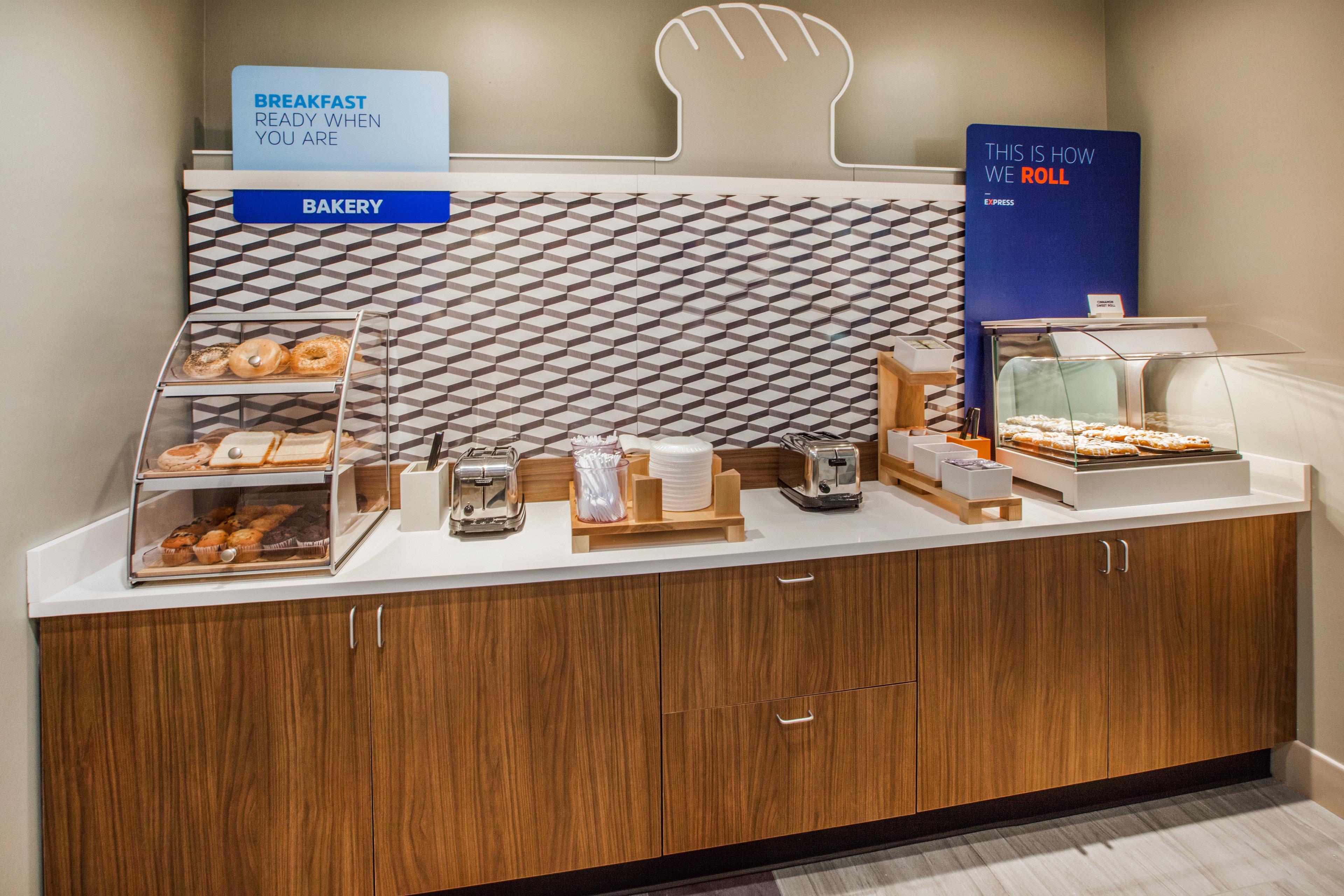 Holiday Inn Express & Suites Vaughan-Southwest By Ihg Bagian luar foto