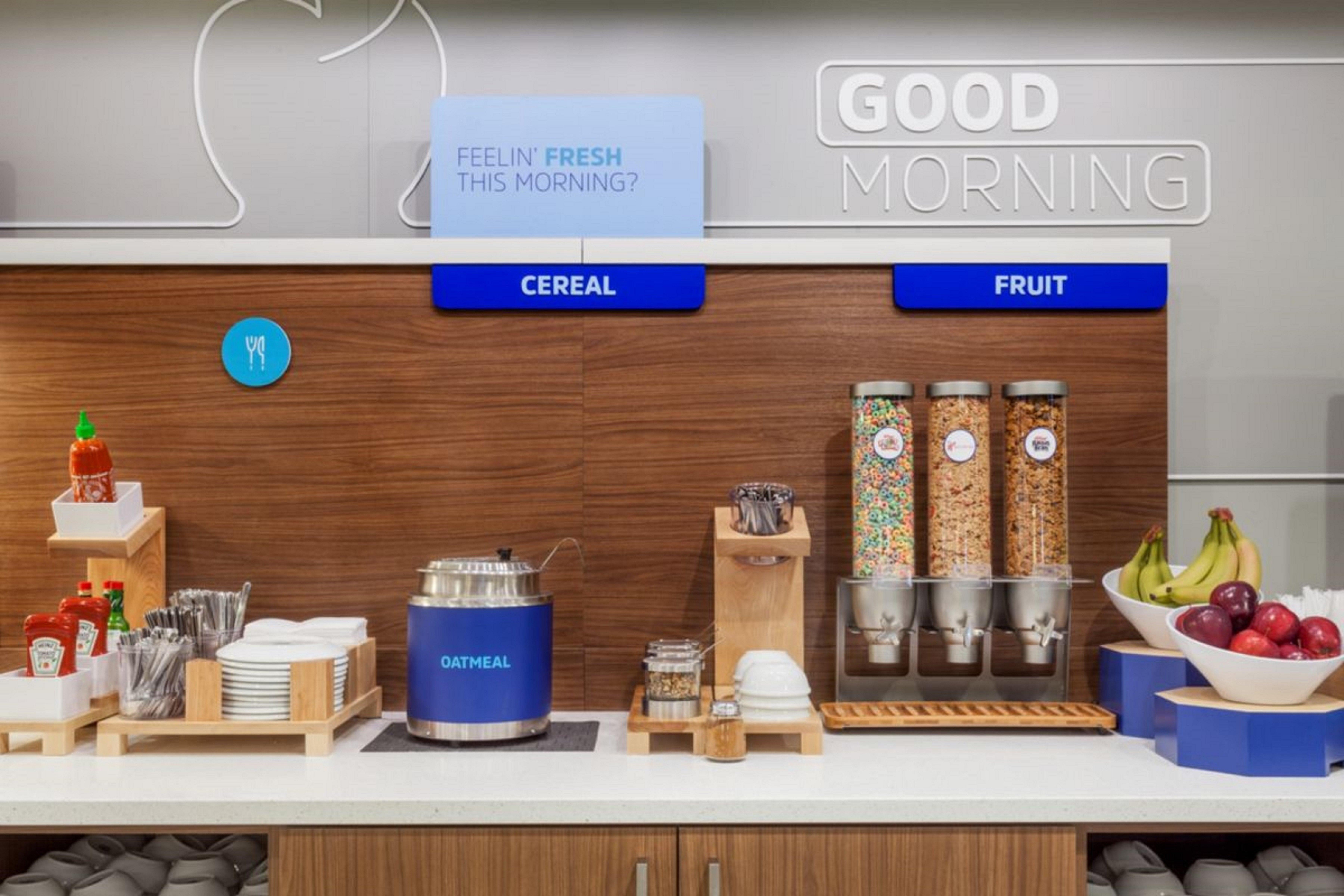 Holiday Inn Express & Suites Vaughan-Southwest By Ihg Bagian luar foto