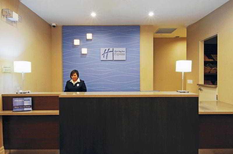 Holiday Inn Express & Suites Vaughan-Southwest By Ihg Bagian luar foto