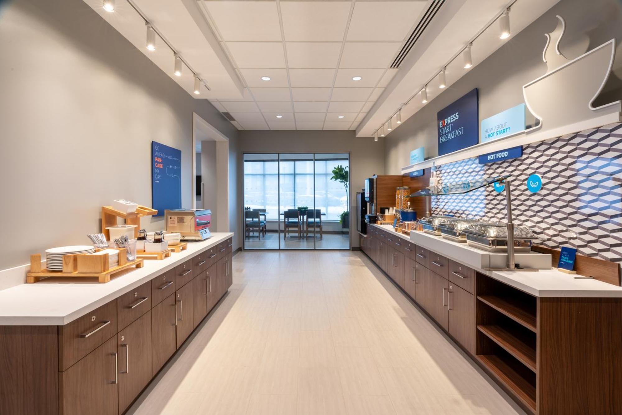 Holiday Inn Express & Suites Vaughan-Southwest By Ihg Bagian luar foto