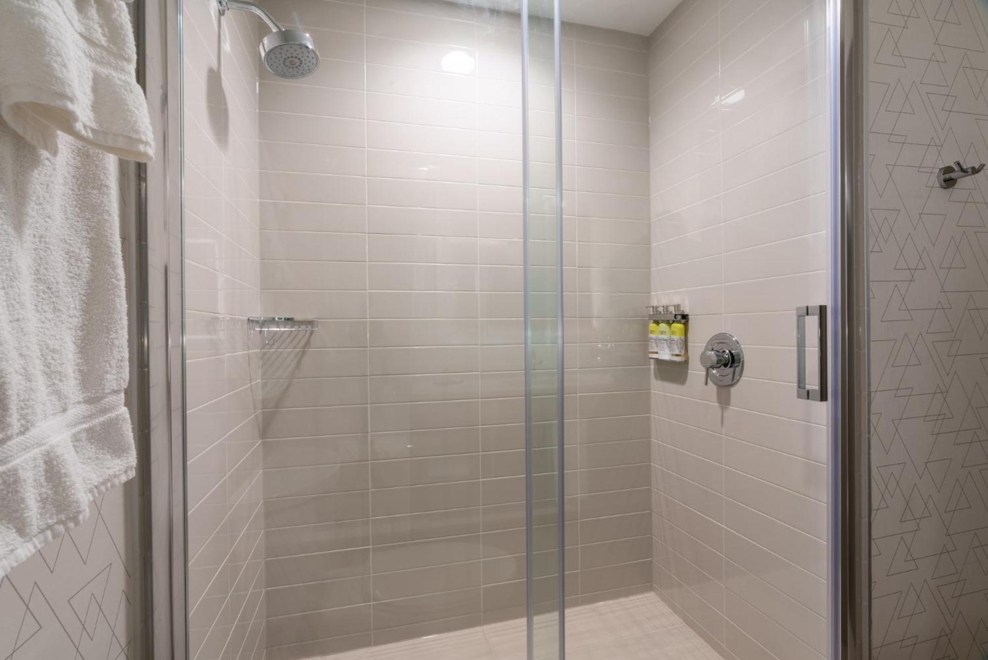 Holiday Inn Express & Suites Vaughan-Southwest By Ihg Bagian luar foto