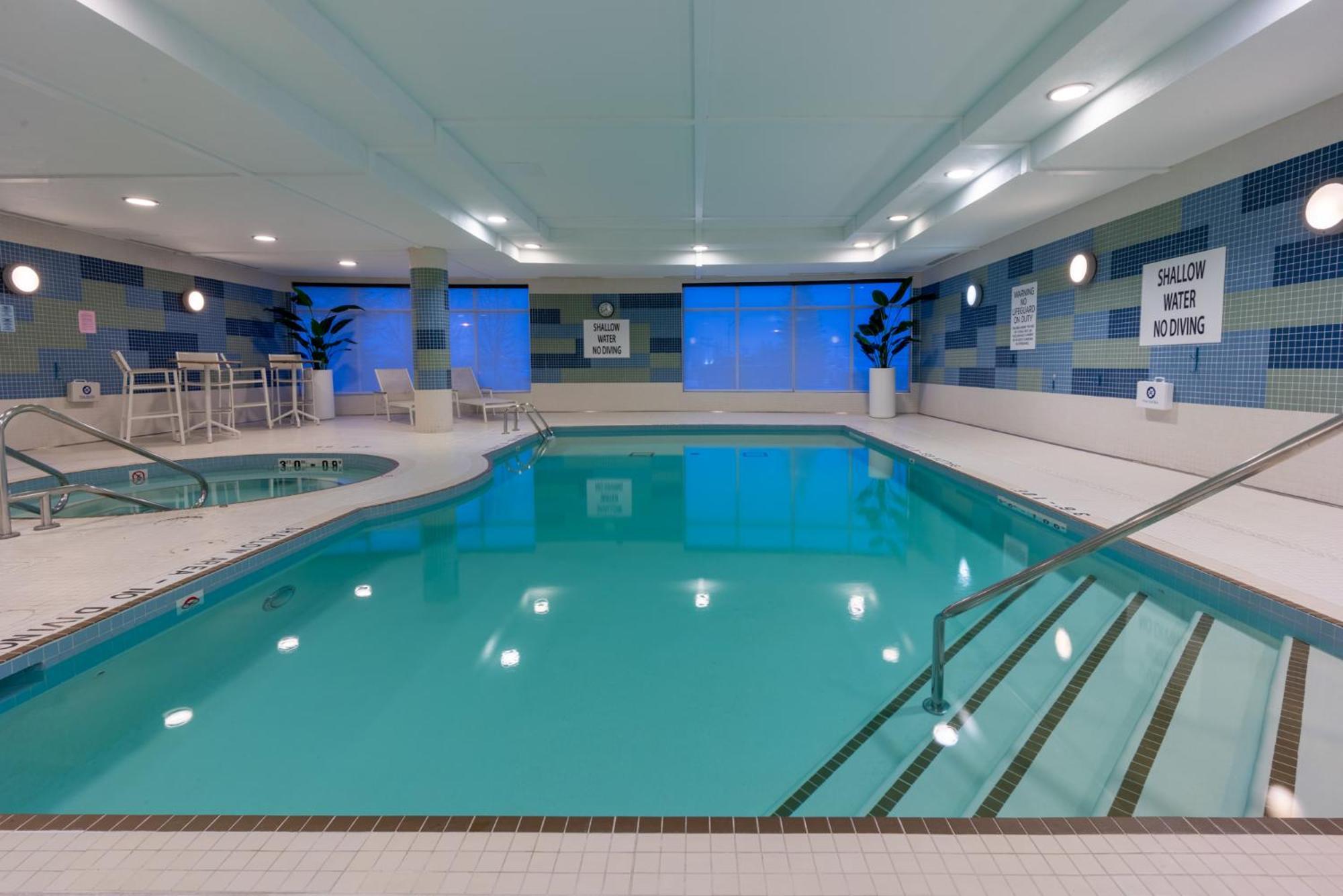 Holiday Inn Express & Suites Vaughan-Southwest By Ihg Bagian luar foto