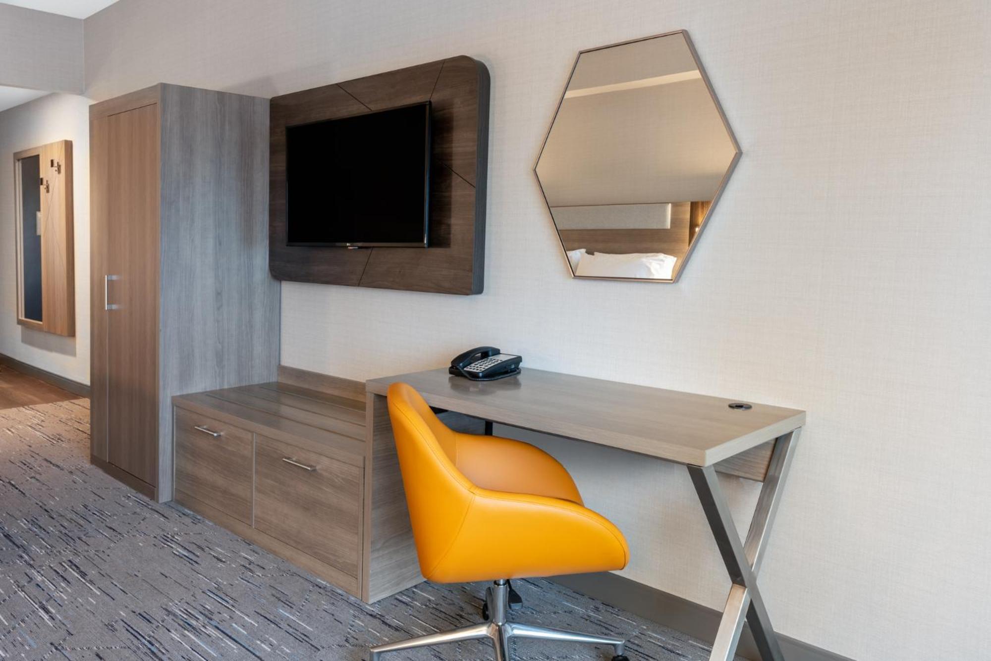 Holiday Inn Express & Suites Vaughan-Southwest By Ihg Bagian luar foto