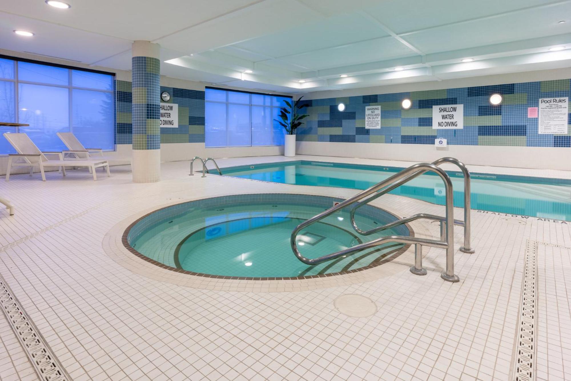 Holiday Inn Express & Suites Vaughan-Southwest By Ihg Bagian luar foto