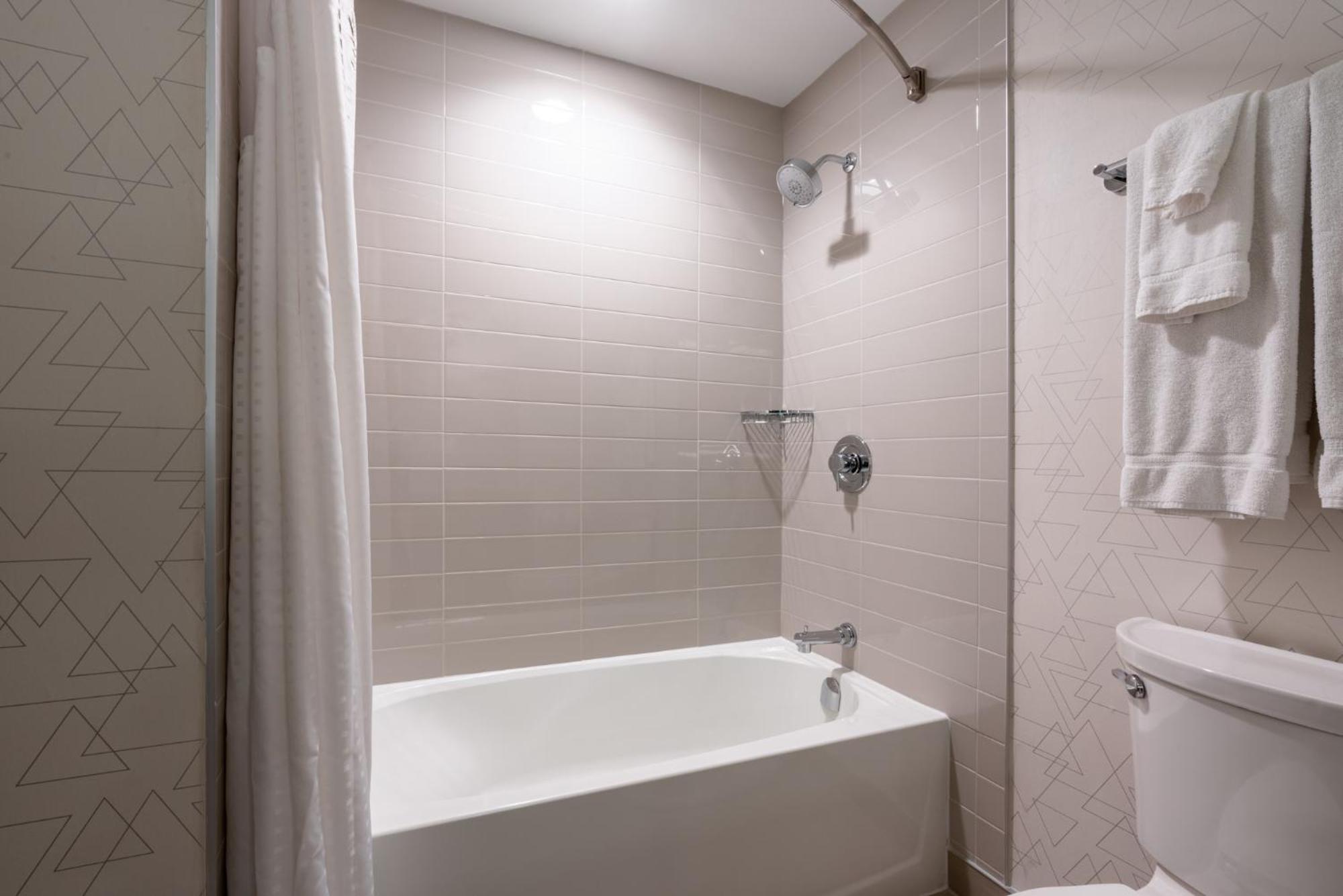 Holiday Inn Express & Suites Vaughan-Southwest By Ihg Bagian luar foto