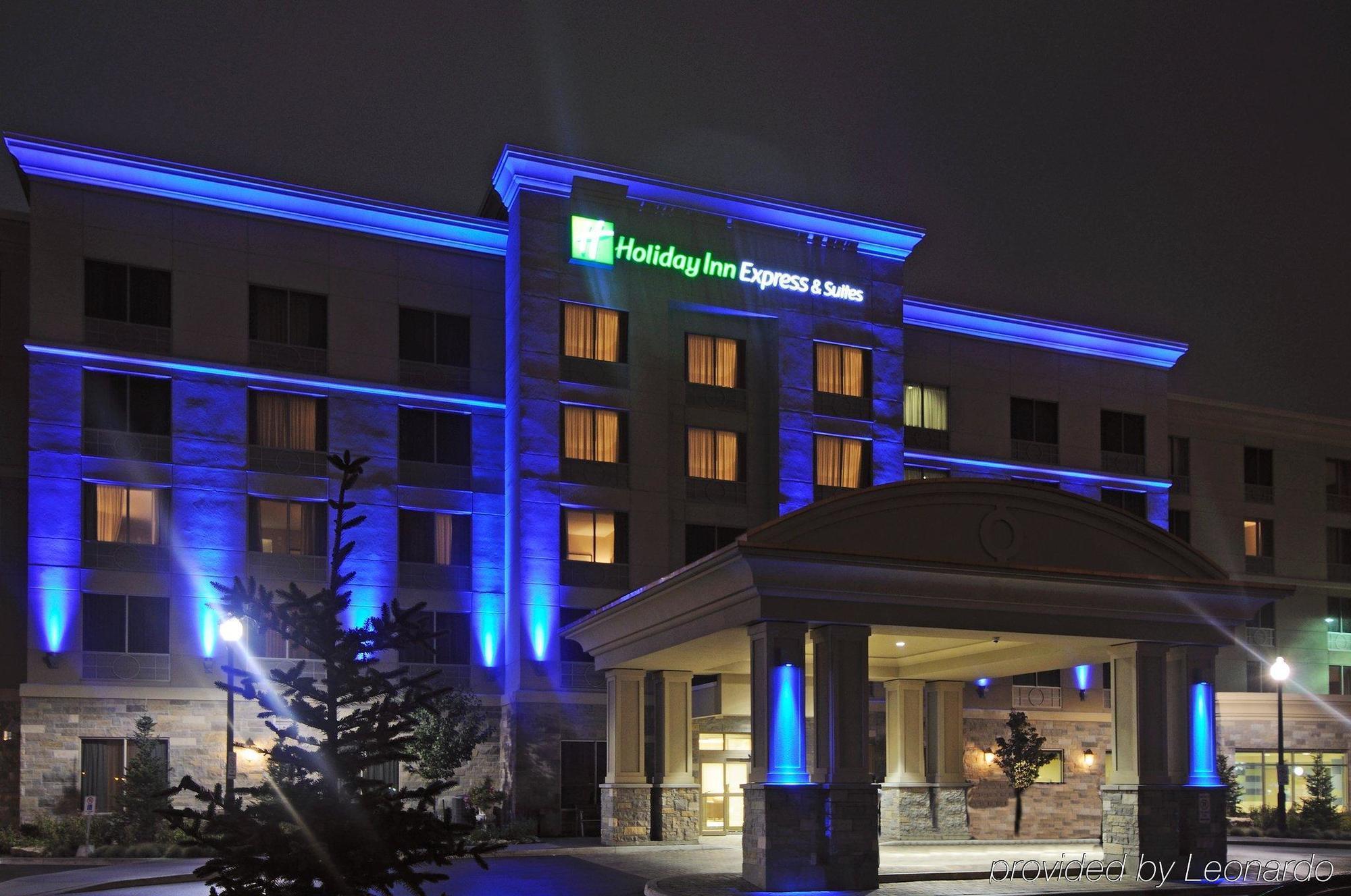 Holiday Inn Express & Suites Vaughan-Southwest By Ihg Bagian luar foto