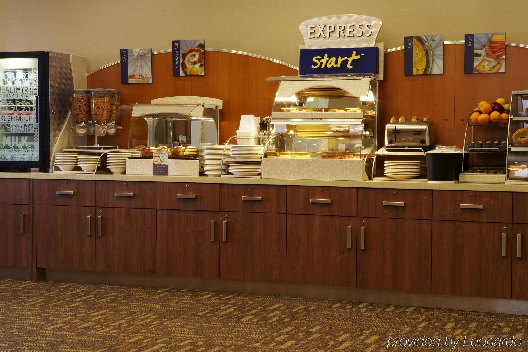 Holiday Inn Express & Suites Vaughan-Southwest By Ihg Bagian luar foto