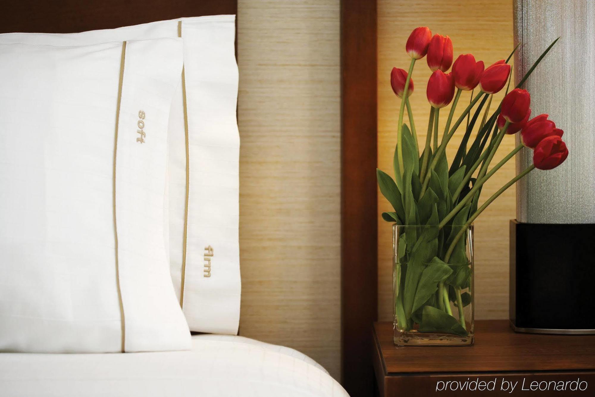 Holiday Inn Express & Suites Vaughan-Southwest By Ihg Ruang foto