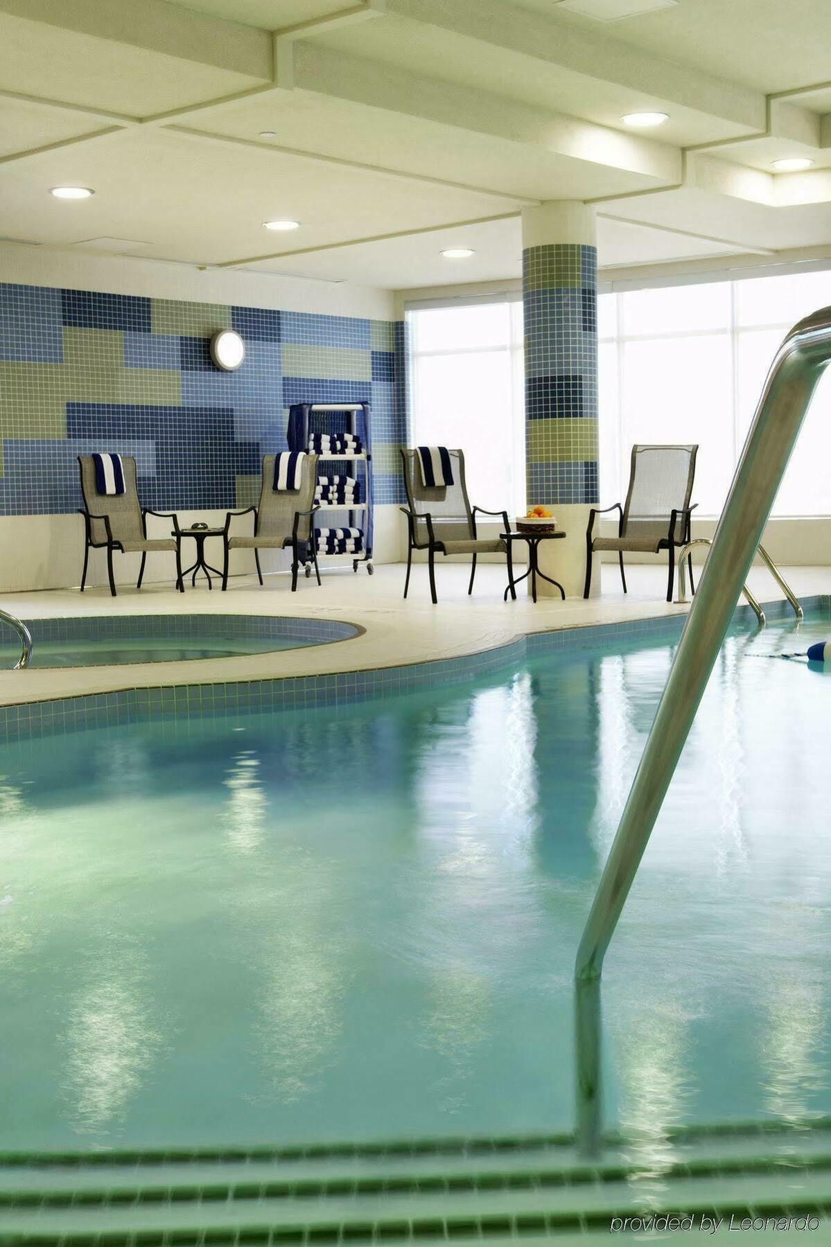 Holiday Inn Express & Suites Vaughan-Southwest By Ihg Bagian luar foto