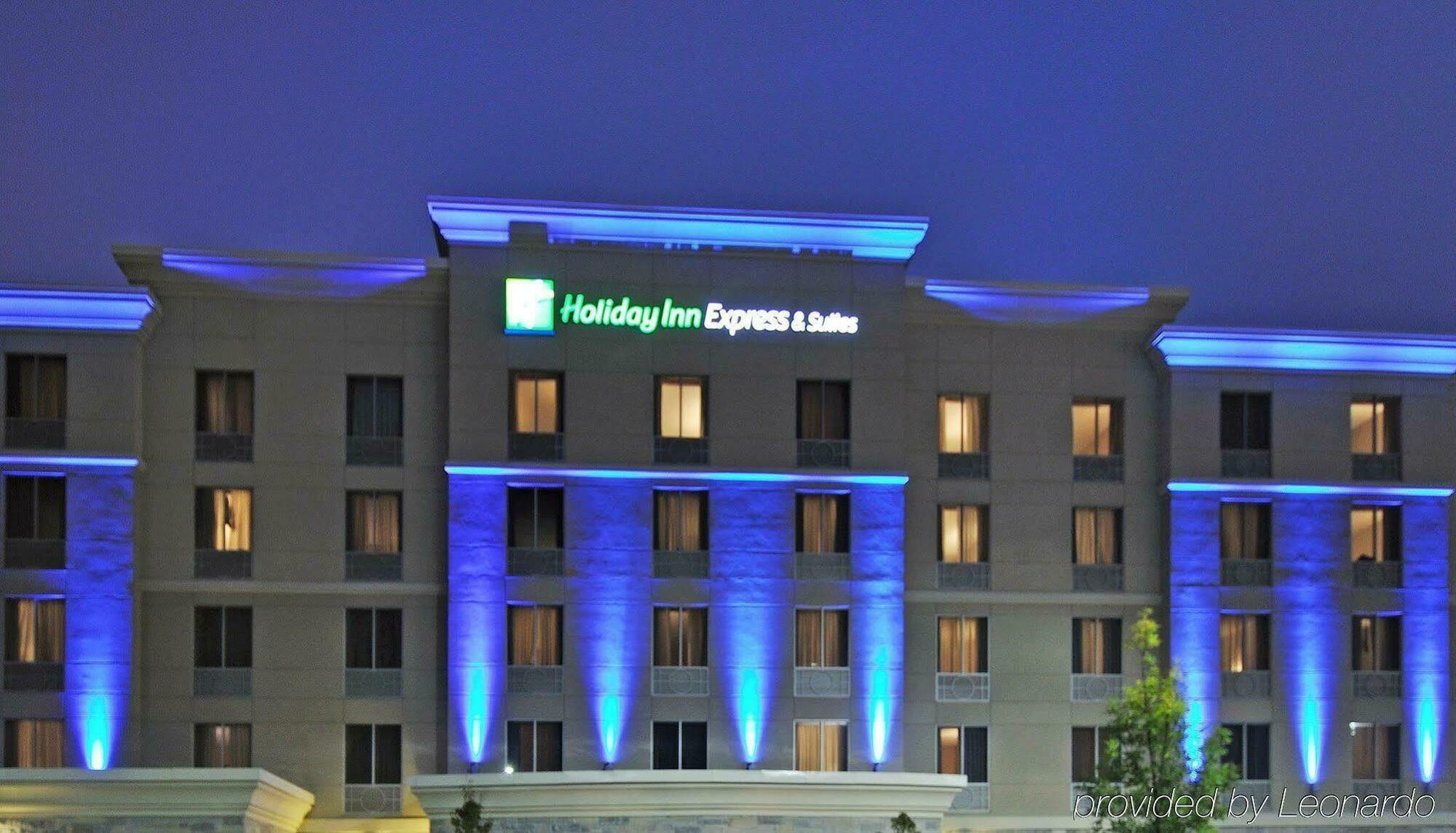 Holiday Inn Express & Suites Vaughan-Southwest By Ihg Bagian luar foto